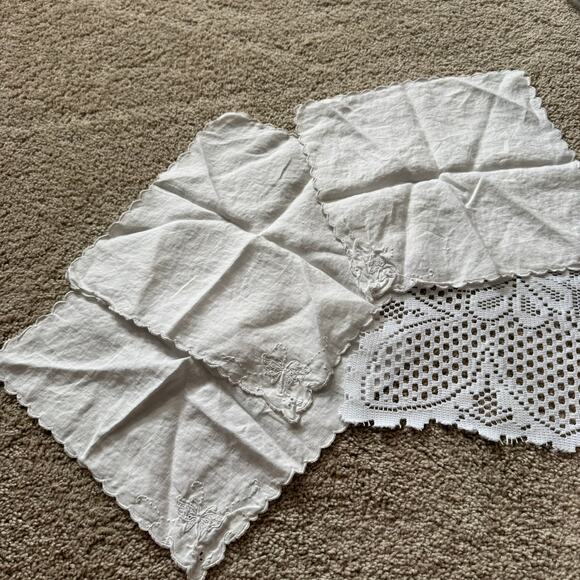 5 Piece LOT Vintage Handkerchiefs Doily Table Runner Crochet Coverlet Napkins - Picture 2 of 13